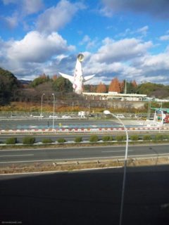 大阪モノレールから見た太陽の塔