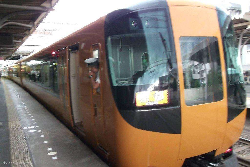 近鉄特急@近鉄丹波橋駅