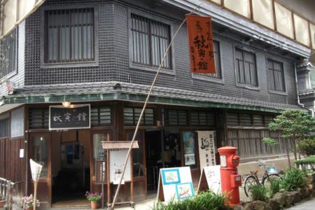 丸亀市は、香川県中西部に位置する市。
