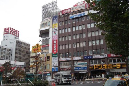高田馬場駅は、東京都新宿区高田馬場にある、JR東日本・西武鉄道・東京メトロの駅。
