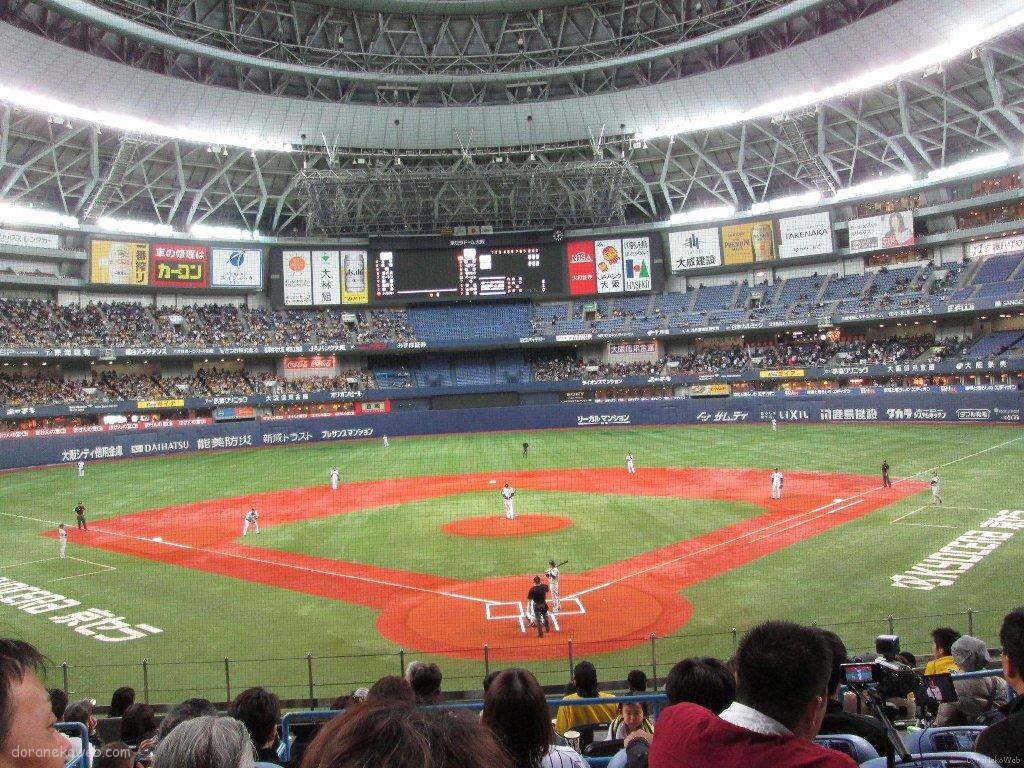 大阪ドームは、大阪市西区にある多目的ドーム球場兼複合レジャー施設。