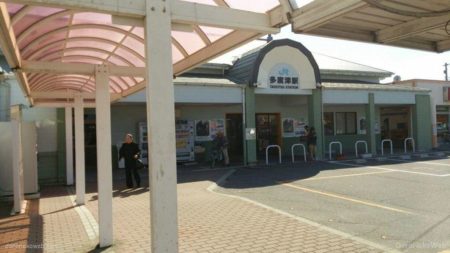 多度津駅は、香川県仲多度郡多度津町栄町にある、JR四国・JR貨物の駅。