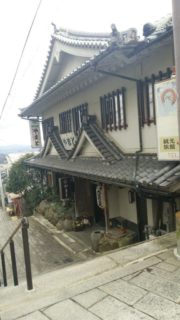 宝山寺駅は、奈良県生駒市門前町にある近鉄生駒鋼索線の駅。