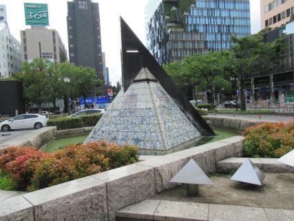 博多駅は、福岡市博多区にある、JR九州・JR西日本・福岡市地下鉄の駅。