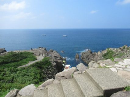 東尋坊は、福井県坂井市三国町にある、越前加賀海岸国定公園特別保護地区。