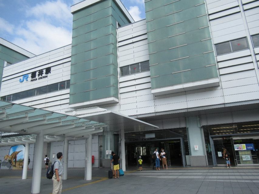 JealousGuy@DoraNekoWeb福井駅は、福井市中央にある、JR西日本・えちぜん鉄道・福井鉄道の駅。
