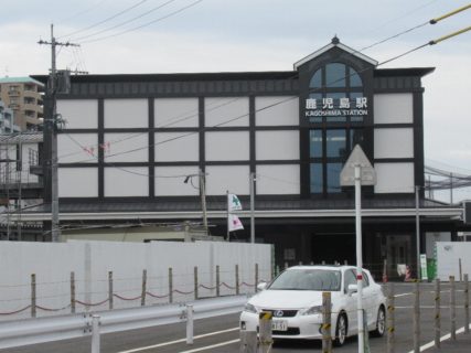 鹿児島駅は、鹿児島市浜町にある、JR九州・鹿児島市交通局の駅。