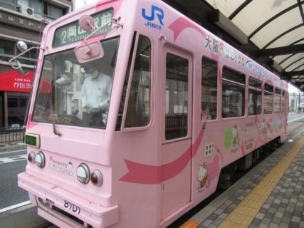 キティちゃん新幹線ラッピング車両に乗車します。