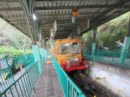 高安山駅は、大阪府八尾市郡川にある、近鉄西信貴鋼索線の終着駅。