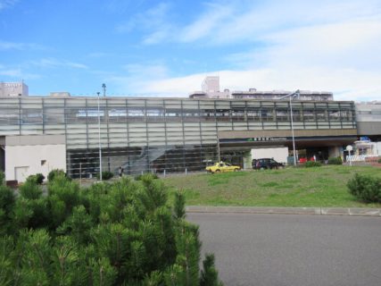 新琴似駅は、北海道札幌市北区新琴似8条1丁目にあるJR北海道の駅。