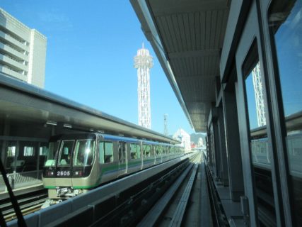 ポートライナーは、自動案内軌条式旅客輸送システム (AGT) 路線。