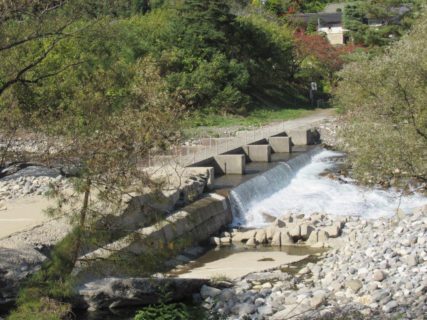 八景山橋は、梓川に架かる沈下橋なんですがね。