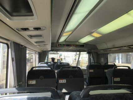 松本駅から特急ワイドビューしなのに乗車です。
