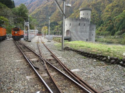 黒部峡谷鉄道本線は、宇奈月駅から欅平駅までを走る鉄道の路線。