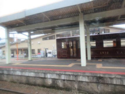 郡家駅は、鳥取県八頭郡八頭町郡家にあるJR西日本・若桜鉄道の駅。