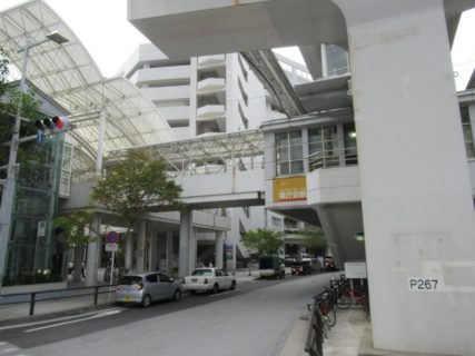 県庁前駅は、沖縄県那覇市久茂地一丁目にある、沖縄都市モノレールの駅。