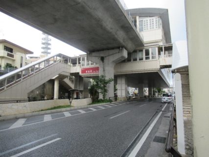 首里駅は、沖縄県那覇市首里汀良町三丁目にある、沖縄都市モノレールの駅。
