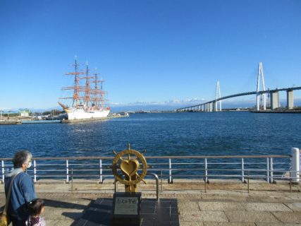 みなとオアシス海王丸パークは、富山県射水市海王町の公園。
