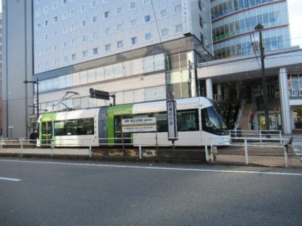 かつては富山駅前停留場と称していた、電鉄富山駅・エスタ前停留場。
