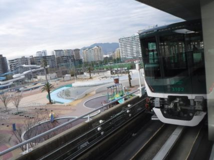 マリンパーク駅は、神戸市東灘区にある神戸新交通六甲アイランド線の駅。
