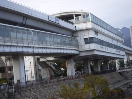 魚崎駅は、兵庫県神戸市東灘区にある神戸新交通六甲ライナーの駅。