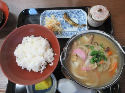 大分の郷土料理、だんご汁定食を食べました。