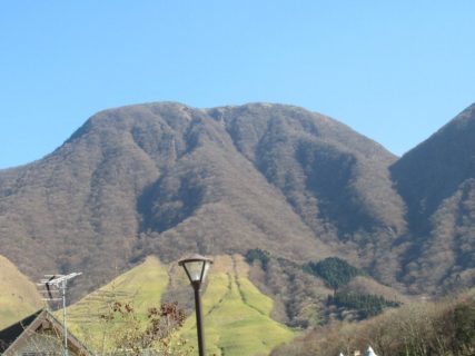 大分自動車道由布岳PAから鶴見岳を拝みましたです。