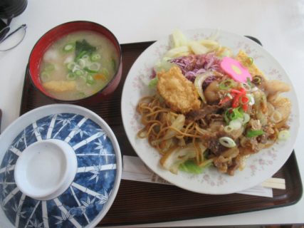 南宮崎駅構内、お食事処ライオンの生姜焼定食です。