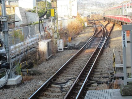 金沢八景駅は、横浜市金沢区瀬戸にある京急電鉄・横浜シーサイドラインの駅。