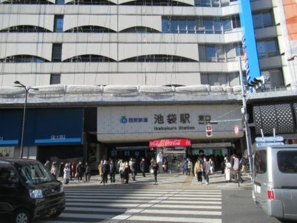 西武池袋線は、池袋駅から飯能駅を経由して吾野駅を結ぶ。
