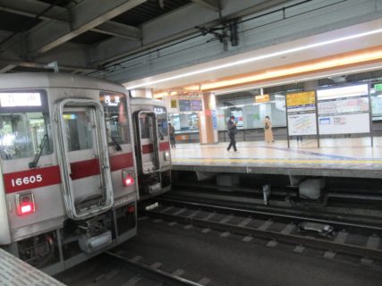 東武鉄道伊勢崎線の北千住駅でございます。