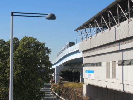青海駅は、東京都江東区青海一丁目にある、ゆりかもめの駅。