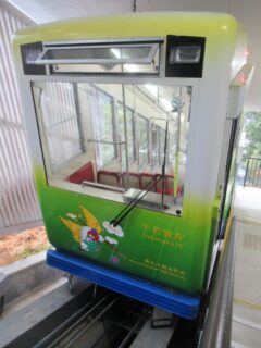 日本で唯一宗教法人が経営する鉄道、鞍馬山鋼索鉄道の鞍馬山ケーブル。