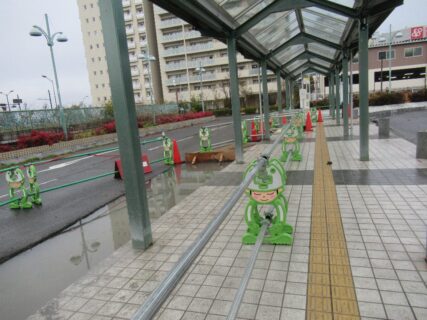 和泉中央駅バスロータリーの、おにいちゃん串w