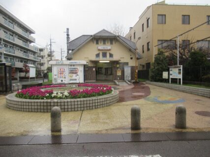 高師浜駅は、大阪府高石市高師浜四丁目にある、南海電鉄の駅。