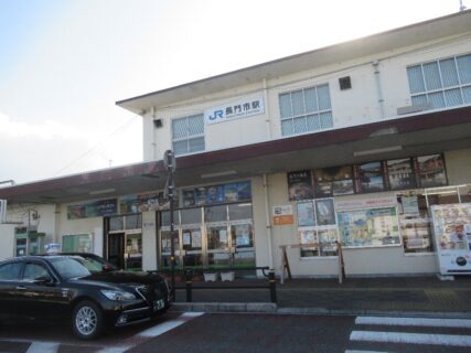 長門市駅は、山口県長門市東深川駅前にある、JR西日本の駅。