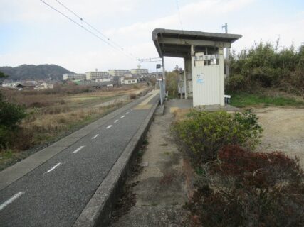 長門本山駅は、山陽小野田市大字小野田字三の奈良原にある、JR西日本の駅。