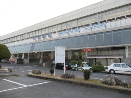 新岩国駅は、山口県岩国市御庄に所在する、JR西日本山陽新幹線の駅。
