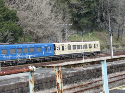 人吉温泉駅は、熊本県人吉市中青井町にある、くま川鉄道の駅。