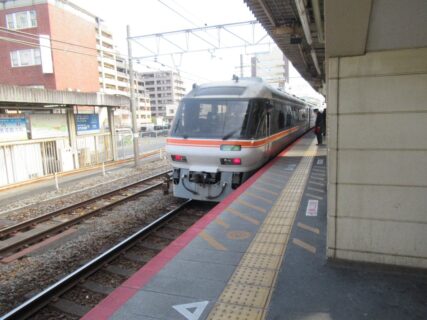 新大阪駅から草津駅まで敢えて特急ワイドビューひだ号で移動です。