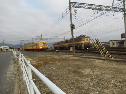三岐鉄道三岐線の保々駅構内にある車両区でございます。