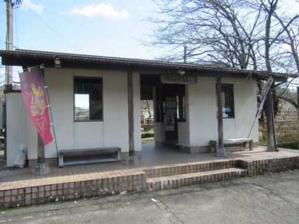 谷汲口駅は、岐阜県揖斐郡揖斐川町谷汲長瀬にある樽見鉄道樽見線の駅。