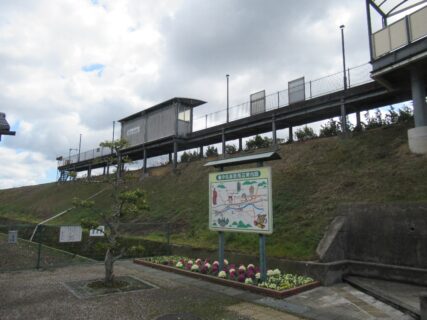 備中呉妹駅は、岡山県倉敷市真備町尾崎井野にある井原鉄道井原線の駅。