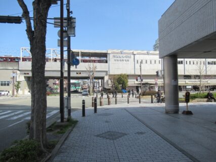 川西能勢口駅は、兵庫県川西市にある、阪急電鉄・能勢電鉄の駅。