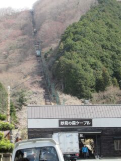 黒川駅は、能勢電鉄妙見の森ケーブルの麓側駅。
