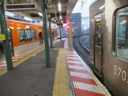御影駅は、神戸市東灘区御影本町四丁目にある、阪神電気鉄道本線の駅。