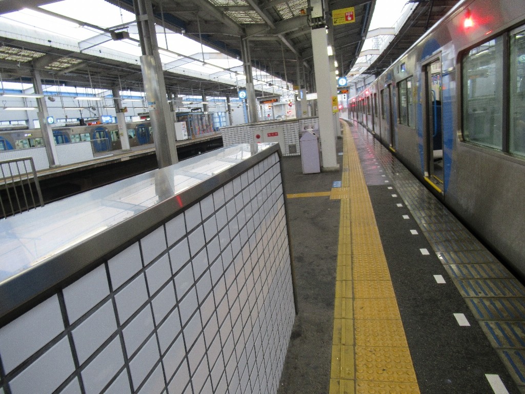 尼崎センタープール前駅は、尼崎市にある、阪神電鉄の駅。 JealousGuyDoraNekoWeb