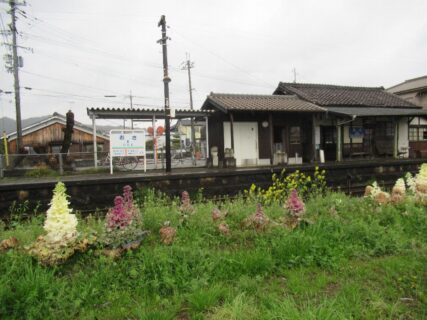 長駅は、兵庫県加西市西長町にある北条鉄道北条線の駅。