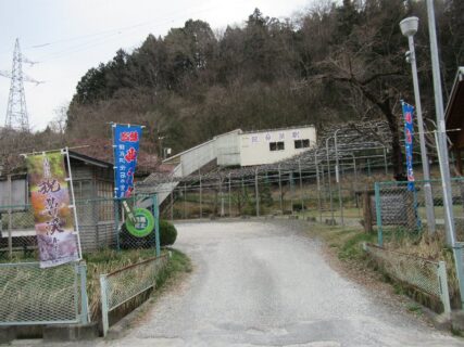 猊鼻渓駅は、岩手県一関市東山町長坂にある、JR東日本大船渡線の駅。