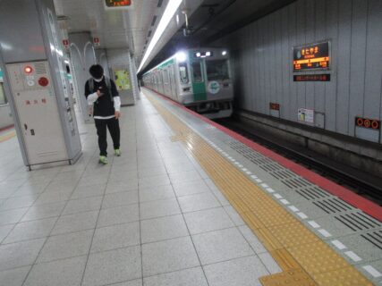 京都市営地下鉄烏丸線の北山駅でございます。